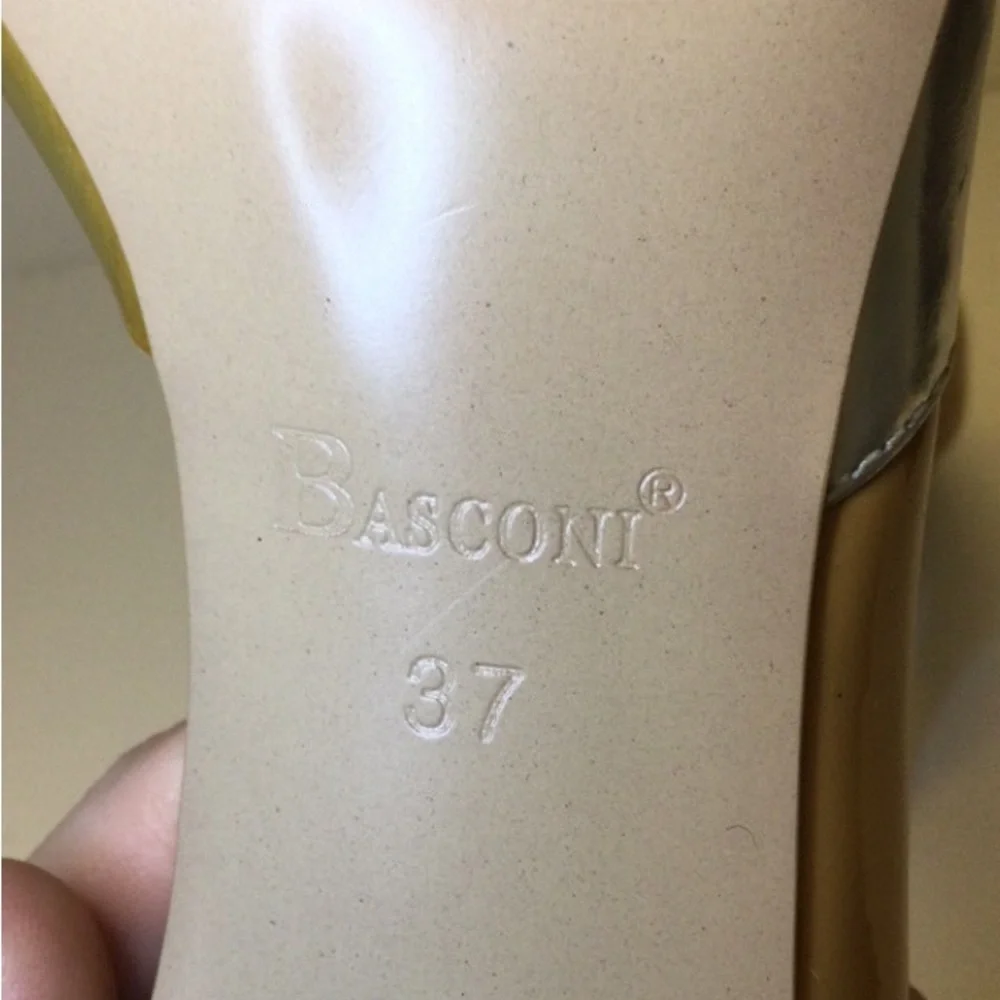 Heels - Picture 5 of 5